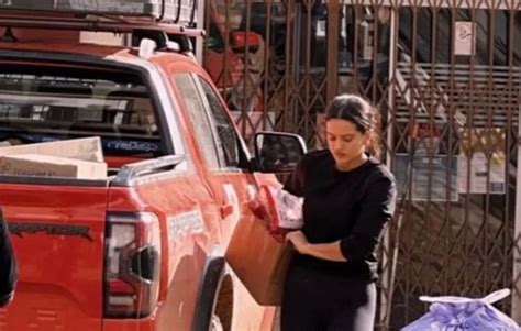 Rosalía llegó como voluntaria a Valencia en este impresionante pick up