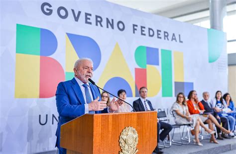 Governo Lula anuncia que bolsas de pesquisa terão reajuste de 25 a 200