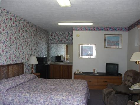 TRAVEL INN HOWE - Motel Reviews (IN)