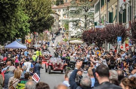 Auto Storiche Mille Miglia Passaggio E Sosta A Vinci Il Giugno