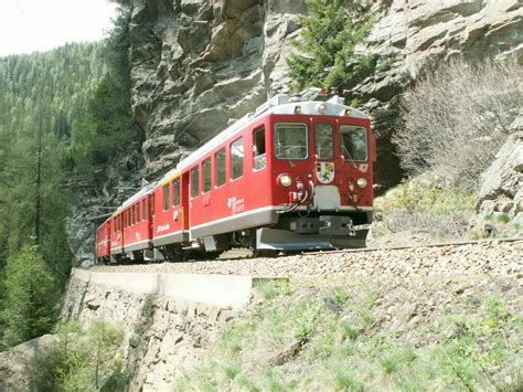 Regionalzug Nach St Moritz Kurz Vor Cavaglia 09 05 07 Bahnbilder De