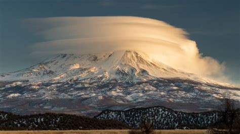 Lenticular Clouds Wallpaper