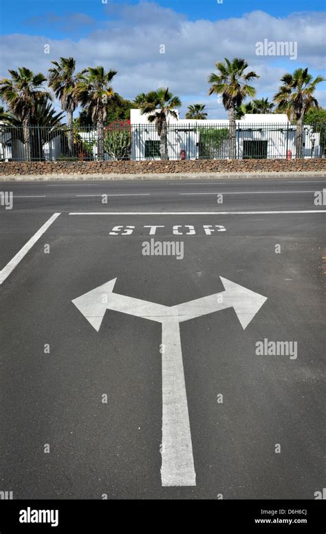 Road markings and junction hi-res stock photography and images - Alamy