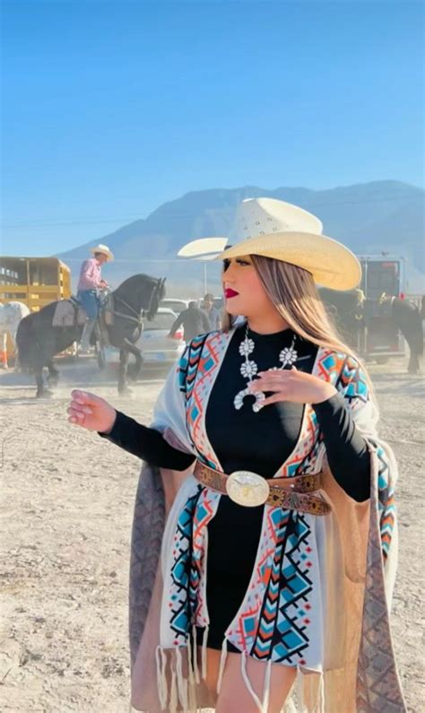 Pin By Laura On Outfits Vaqueros Western Outfits Women Rodeo Outfits