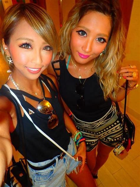 Izumi Mana Left Modern Japanese Gyaru And Av Star Tokyo Fashion