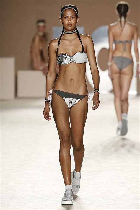 Hot Sexy Bibiana Ballbe Bikini Pics