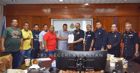 East Coast Lorry Drivers Go On Strike Blaming Jpj For Unfair