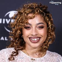 Kiana Lede Sexy Flashes Her Hot Tits At Universal Music Group Th GRAMMY Awards After