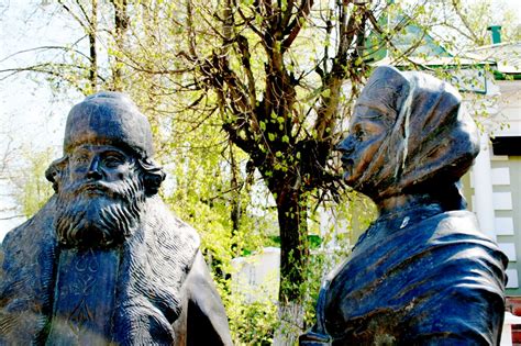 Statues In Town's Centre Free Stock Photo - Public Domain Pictures