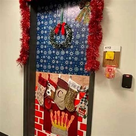 50 Door Decorating Ideas For Christmas That Are Festive And Fun