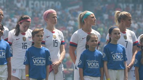 Uswnt Demands Repeal Of U S Soccers National Anthem Kneeling Policy