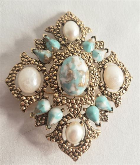 Sarah Coventry Gold Toned Blue And White Remembr Gem