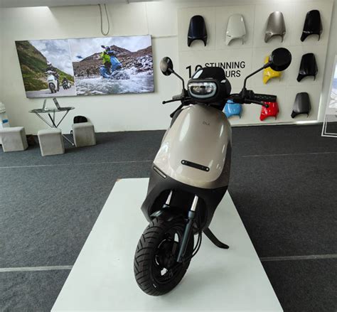 Ola S1 X Electric Scooter Started Reaching Dealership Showrooms ஓலா