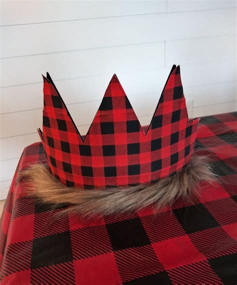 Birthday Crown (No-Sew And Make In 10 Minutes) - DIY Couple Blog