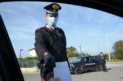 Ubriaco Alla Guida Procede Va A Zig Zag Lungo La Statale Cagliari