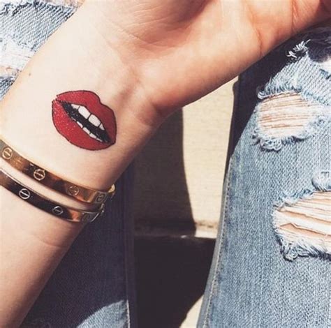 Tatuajes De Besos Con Nombre Article Labios Tatuados Letra