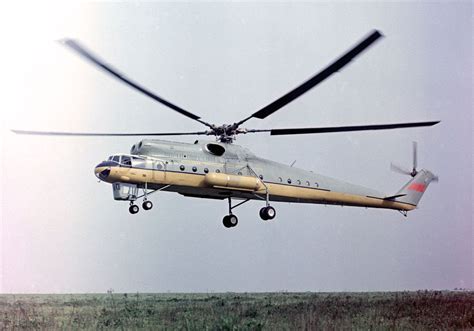 Исполняется 50 лет с момента первого полета серийного вертолета Ми-10 ...