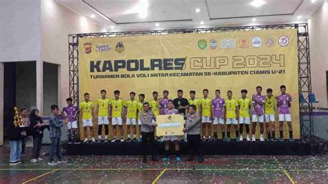 Kalahkan Kecamatan Panawangan Tim Bola Voli Putra Ciamis Juara