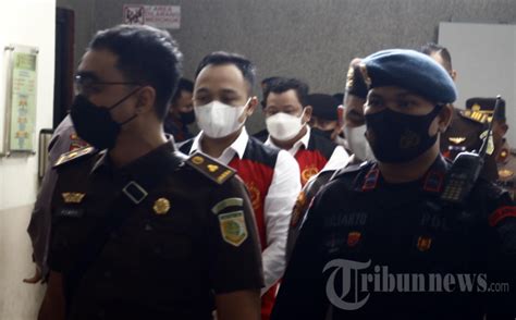 Eliezer Bersama Ricky Rizal Dan Kuat Maruf Jalani Sidang Bersama Foto