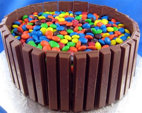 Kit Kat Cake : Nosh With Me