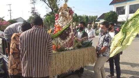 tradisi   gkjw jombang digelar simbolis harianbangsanet