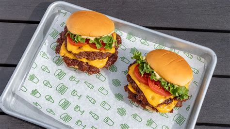 Shake Shack is opening its first Hawaiʻi location