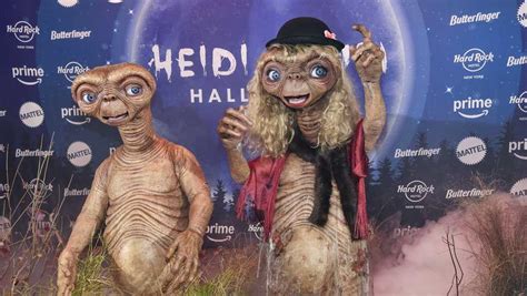 Heidi Klum And Janelle Monáe Wear Elaborate E T Costumes For Their