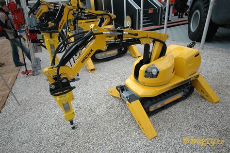 Demoli N Robot Brokk Ii S Kladivem Atlas Copco Sb Bauma