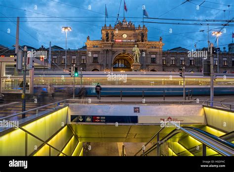 Zurich train station hi-res stock photography and images - Alamy