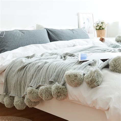 Pom Pom Throw Blanket - ApolloBox