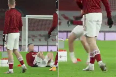 Watch Gabriel Martinelli Goes Down Before Kick Off Early Signs Are