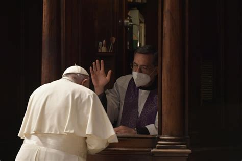 Pope Francis In Confession The Priest Should Guide Penitent To