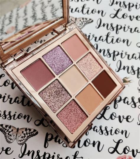 Huda Beauty Nude Light Obsessions Eyeshadow Palette Review