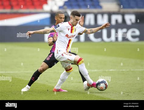 Clement Michelin De Lens Thilo Kehrer Del PSG Durante El Campeonato