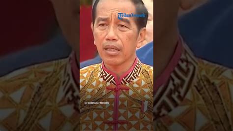 Potret Jokowi Gunakan Batik Bergaya Cheongsam Hadiri Perayaan Imlek