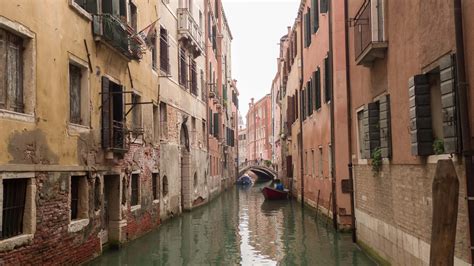 Shots of the canal city of venice 21857161 Stock Video at Vecteezy