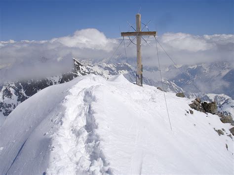 Gipfel erreicht Es gibt ein schönes neues Kreuz Fotos hikr org