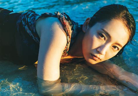 吉岡里帆、芸能生活10周年＆30歳を記念した写真集を来年1月15日に発売！「仕事が私を強くしてくれた」 エンタメ ニュース｜週プレnews