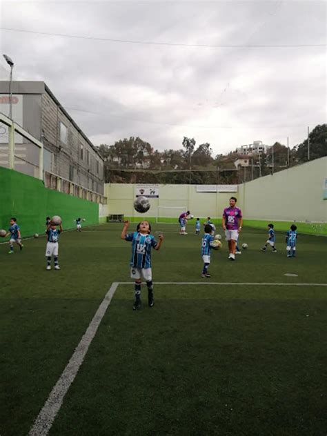 Las 10 Mejores Escuelas de Fútbol para Niños en Ambato Ecuador