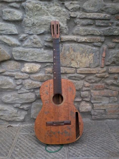 Il Portale Della Musica Del Mugello Gli Squali La Prima Chitarra