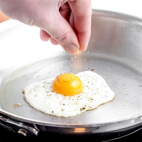 Fried Egg With Perfect Runny Egg Yolk The Practical Kitchen