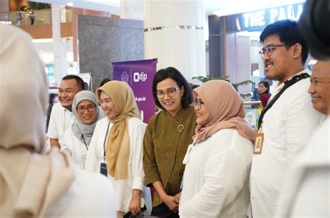 Ibu Sri Mulyani Meninjau Laporan SPT Di SMB