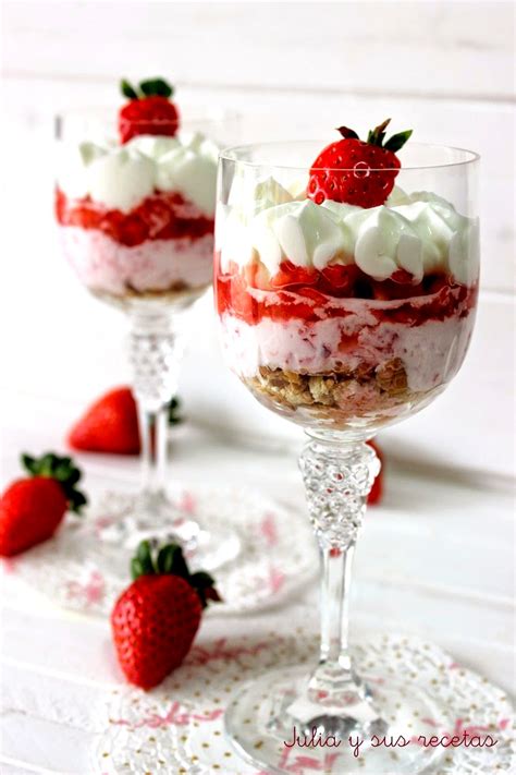 JULIA Y SUS RECETAS Trifle de fresas y crème fraîche Queso fresco batido