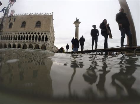 Vanredno stanje u Veneciji Čeka se novi plimni talas Nedeljnik