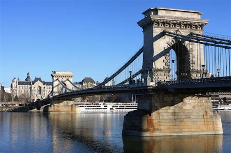 Puente De Las Cadenas Sobre El R O Danubio Budapest Hungr A Foto