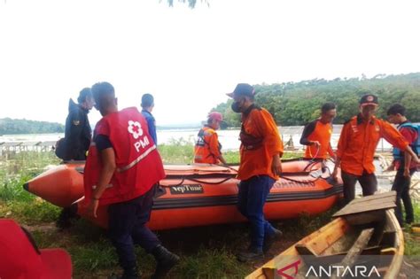 Sar Masih Cari Korban Terseret Arus Sungai Cianjur Antara News Jawa Barat