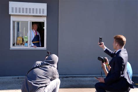 Photos Trump Works The Drive Thru At Pennsylvania Mcdonalds