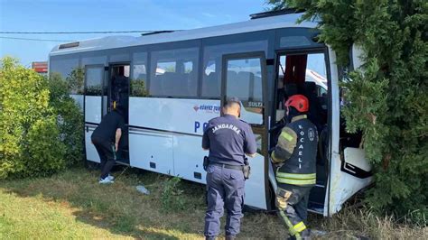 İşçi servisi ile kamyon kafa kafaya çarpıştı Gölcük Gündem