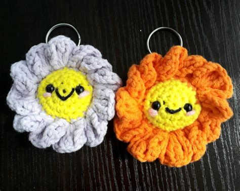 Flower Crochet Keychain - Angel Hearts