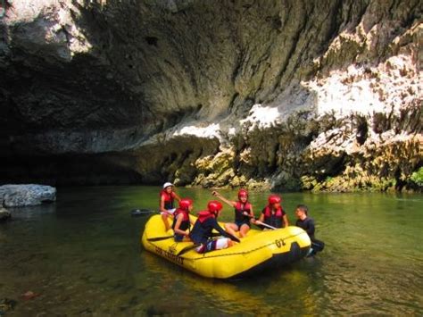 Tour a la Reserva Natural de Río Claro Rafting y Espeleología